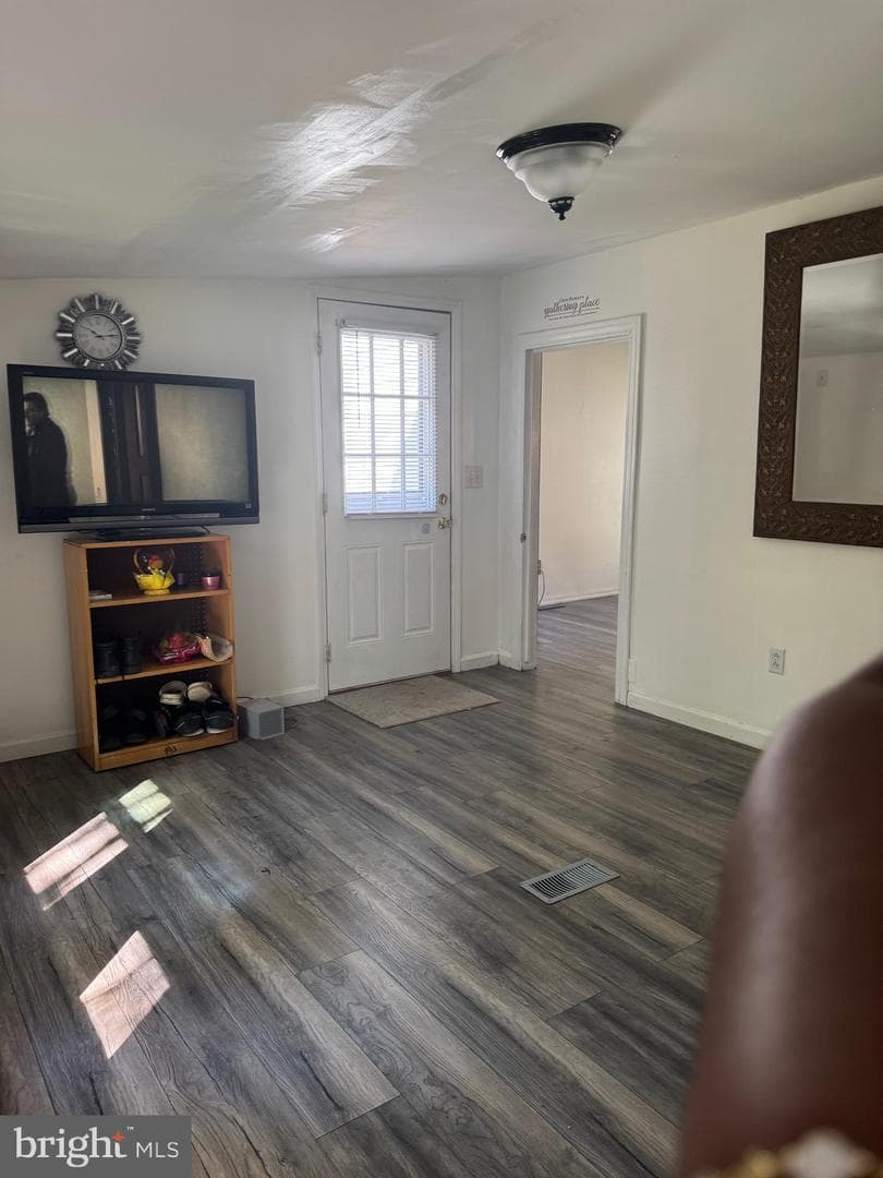 411 Frieden Manor photo 12