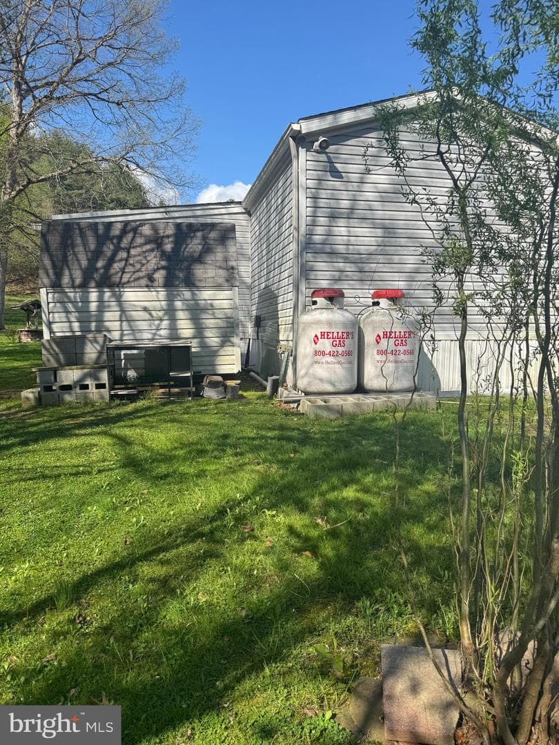 411 Frieden Manor photo 4