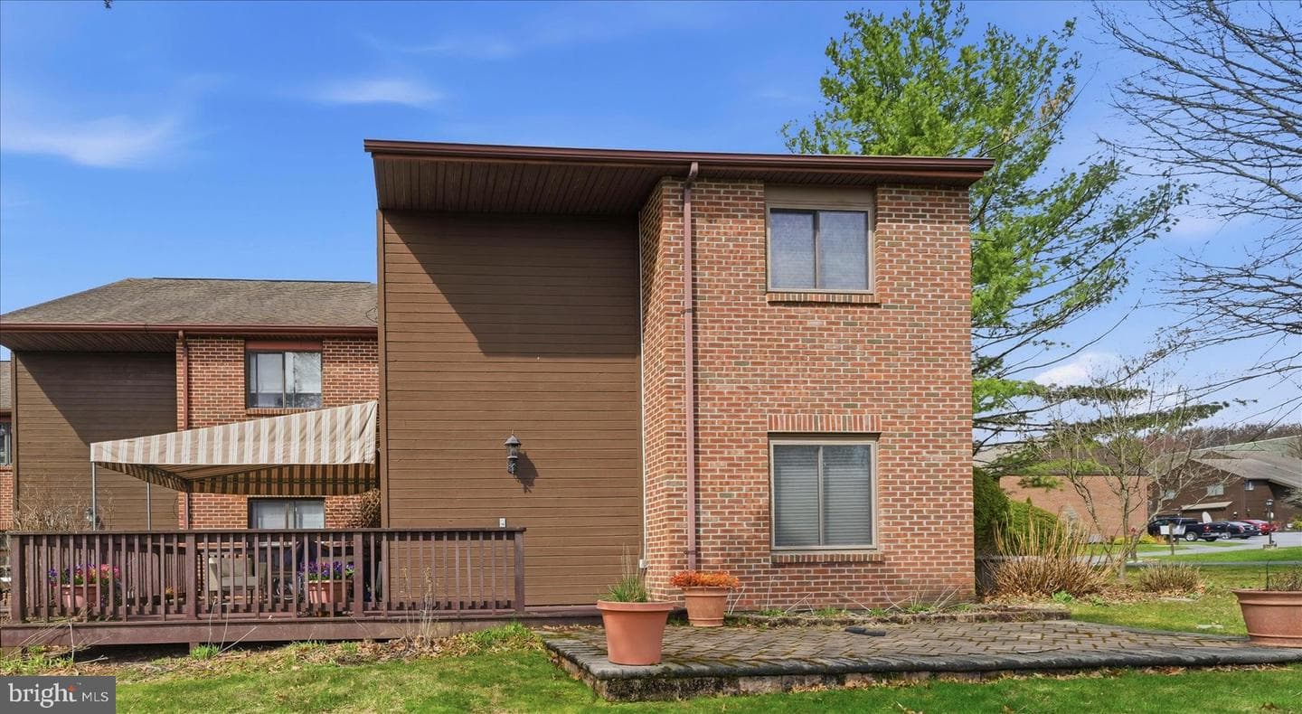 1001 Village Road photo 30