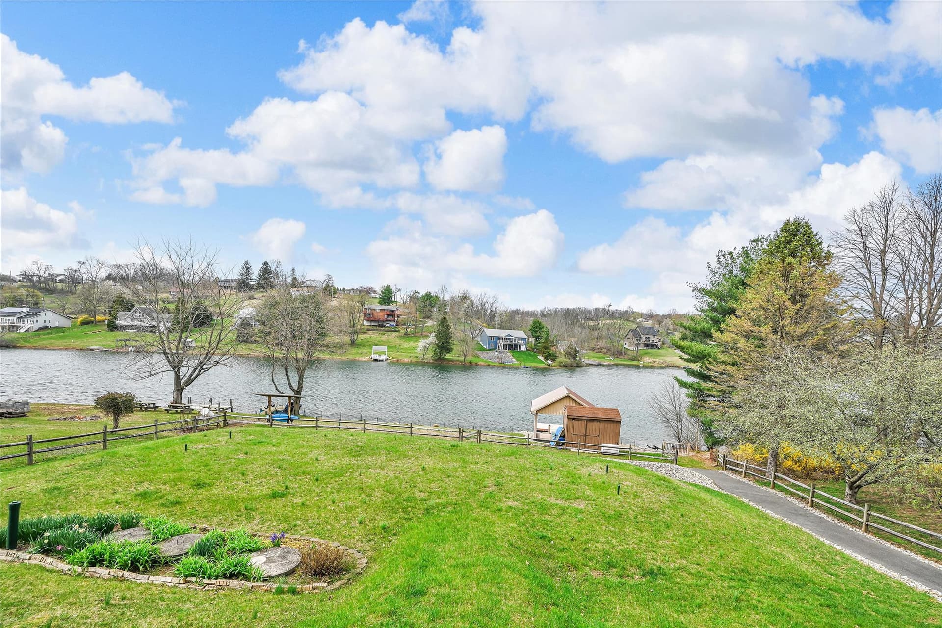 464 Wynonah Drive photo 38
