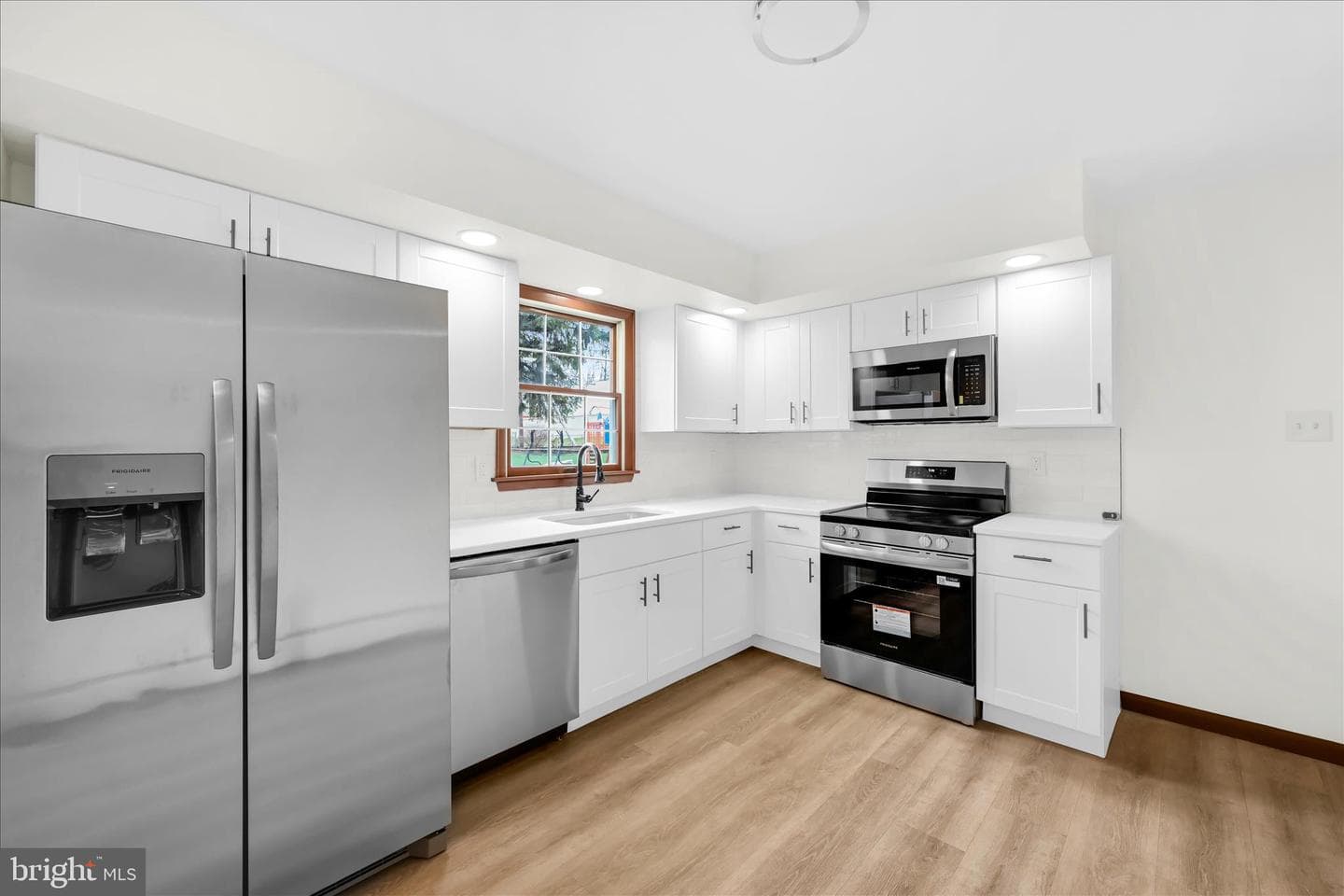 555 S Garfield Avenue photo 11