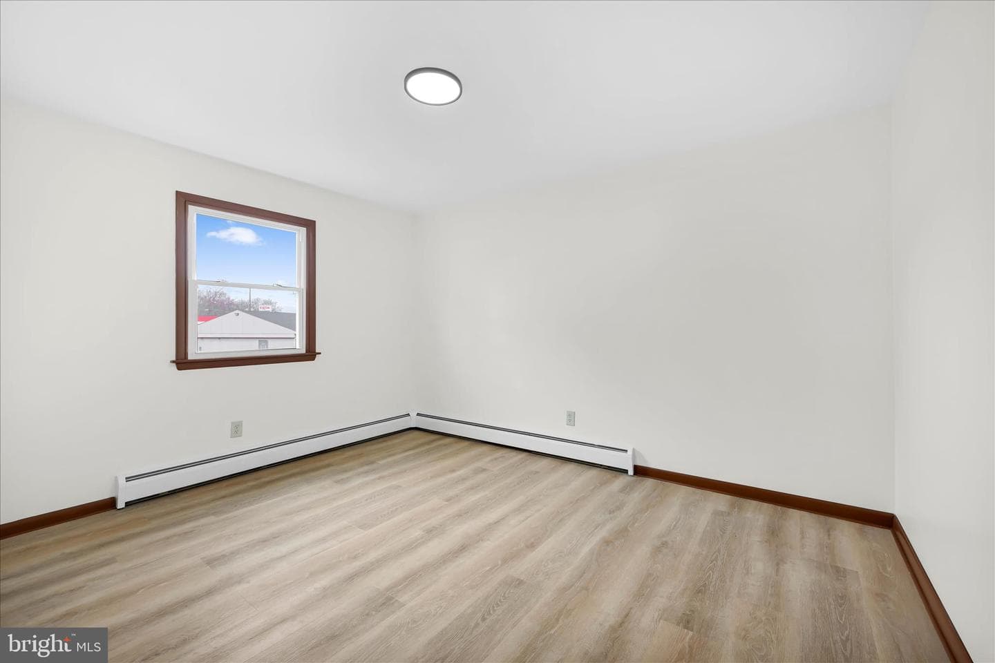 555 S Garfield Avenue photo 18