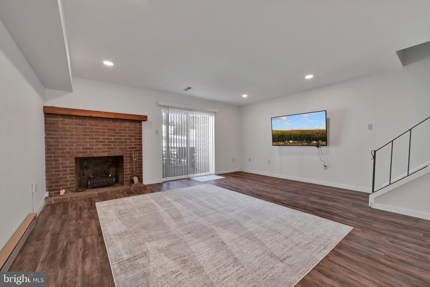 2604 Village Road photo 9