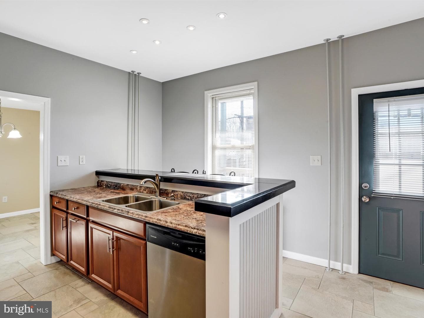 18 N Berne Street photo 21