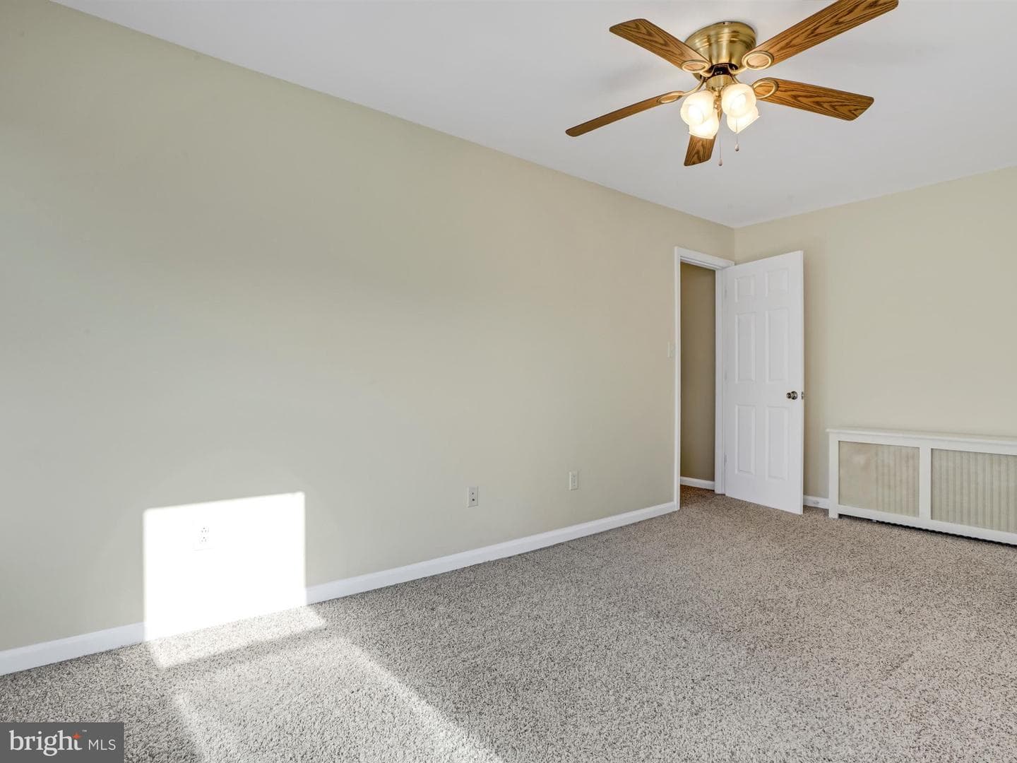 18 N Berne Street photo 35
