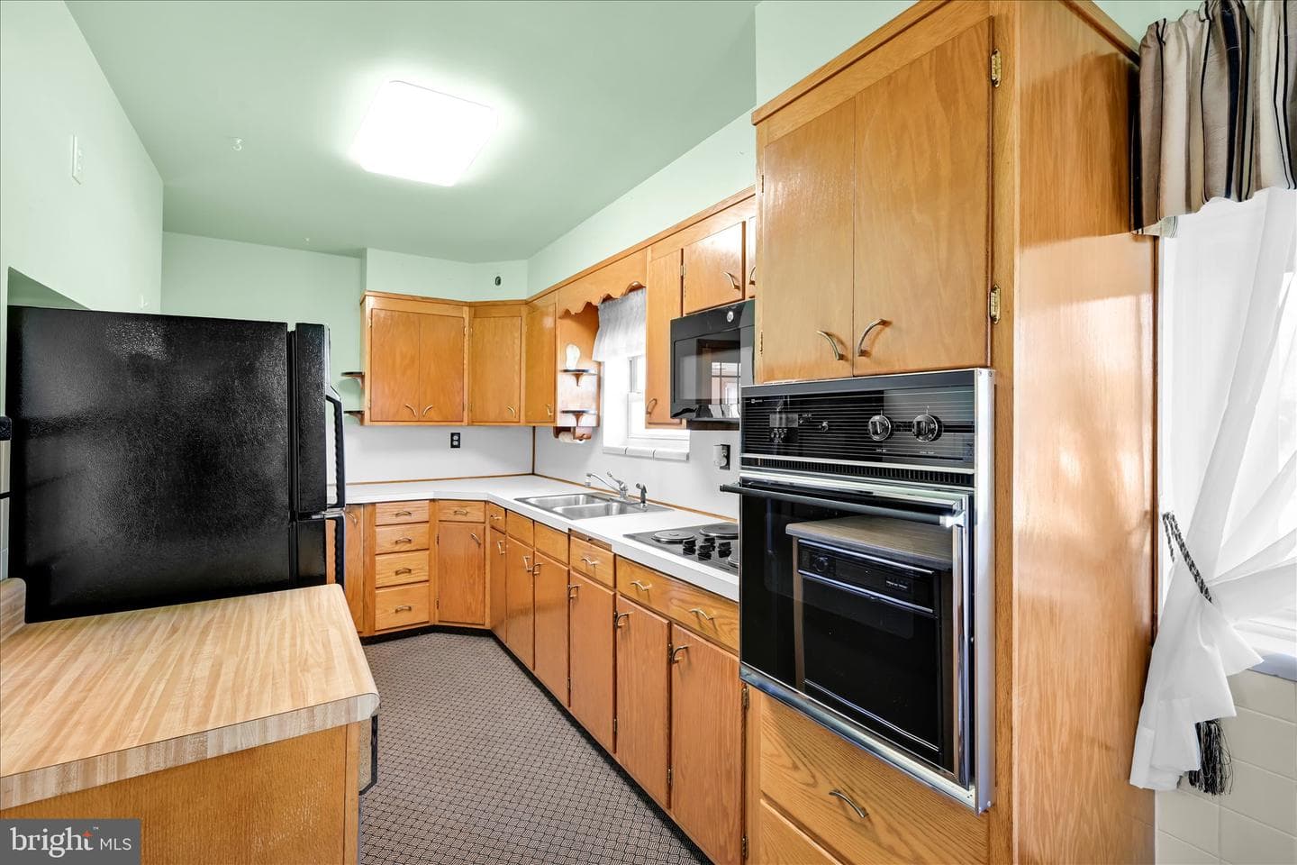 214 W Maple Street photo 16
