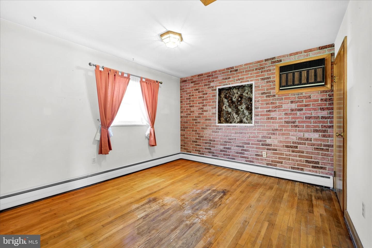 214 W Maple Street photo 23
