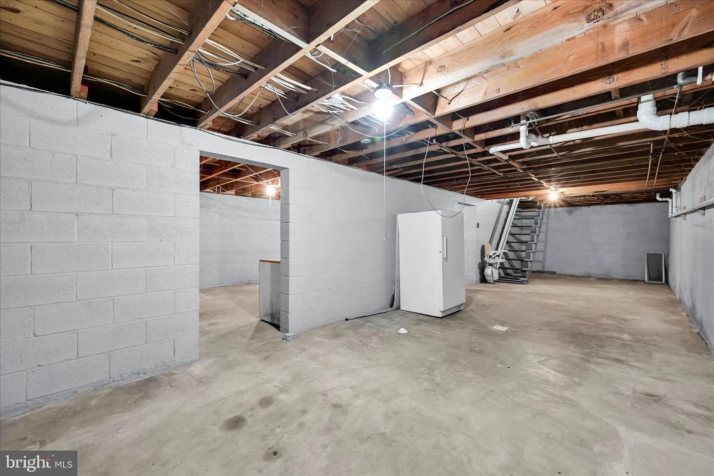 214 W Maple Street photo 25