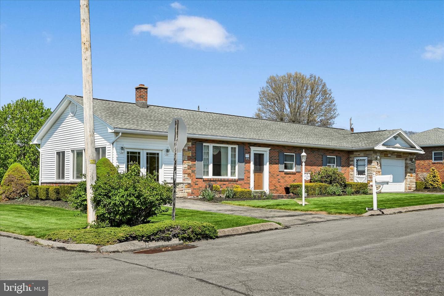 214 W Maple Street photo 3