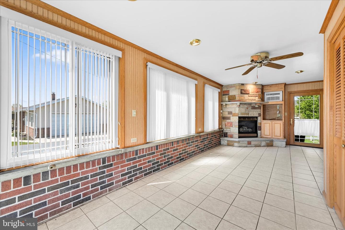 214 W Maple Street photo 9