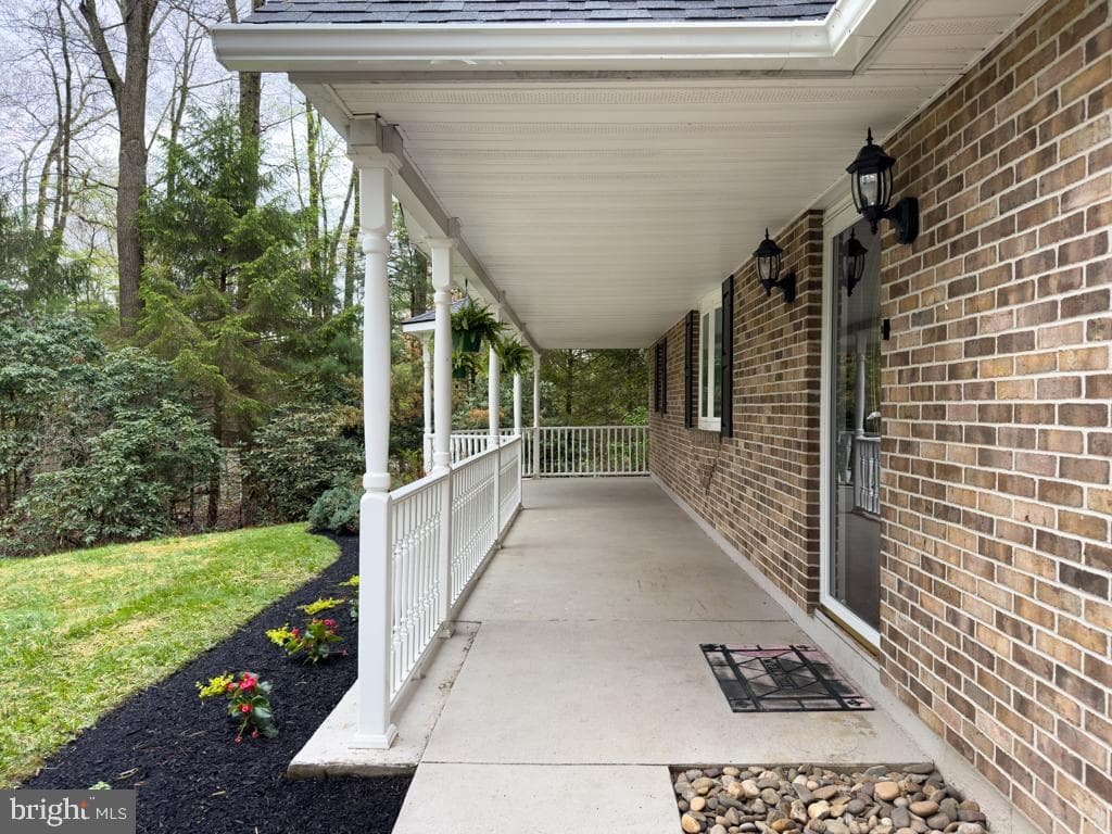 2183 E Grand Avenue photo 3