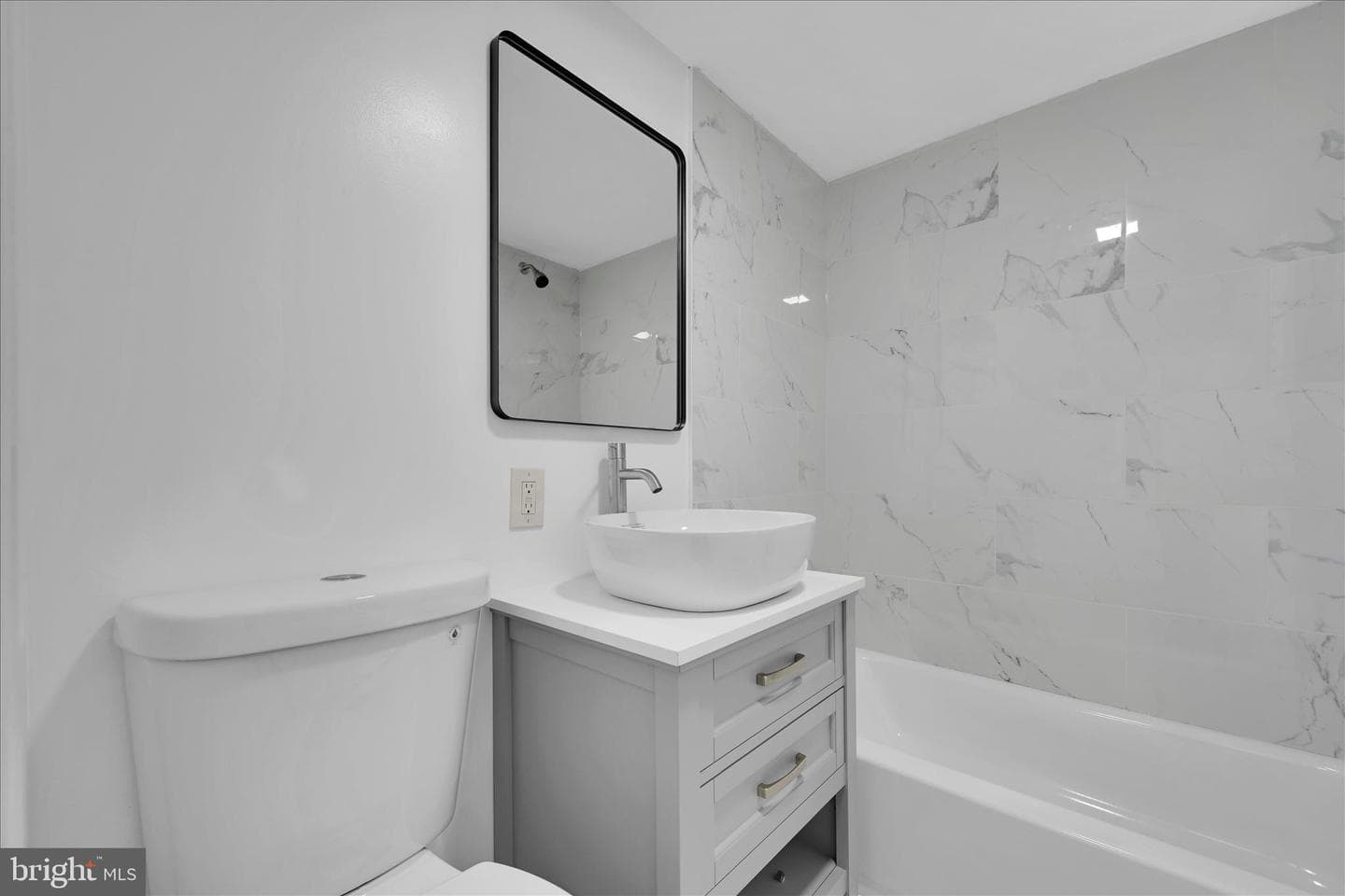 111 E Grand Avenue photo 13