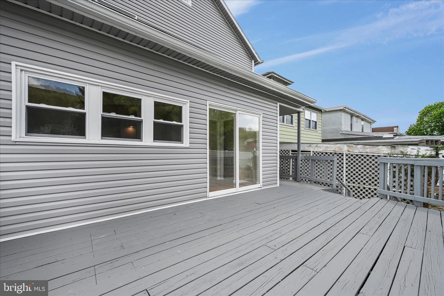 111 E Grand Avenue photo 26