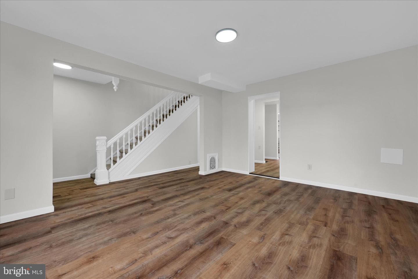 111 E Grand Avenue photo 4