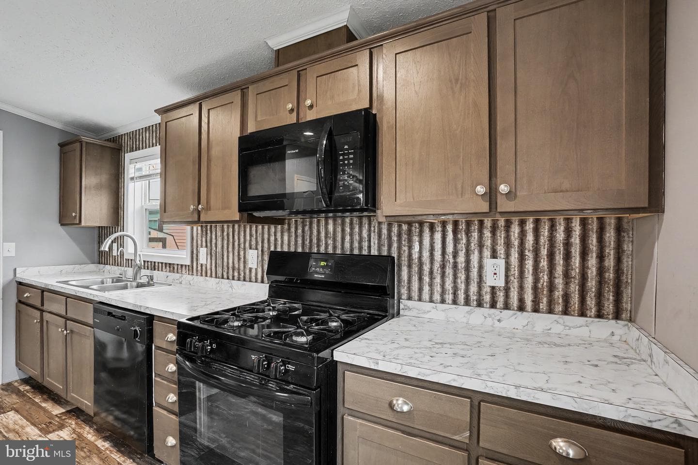13 Frieden Manor photo 4