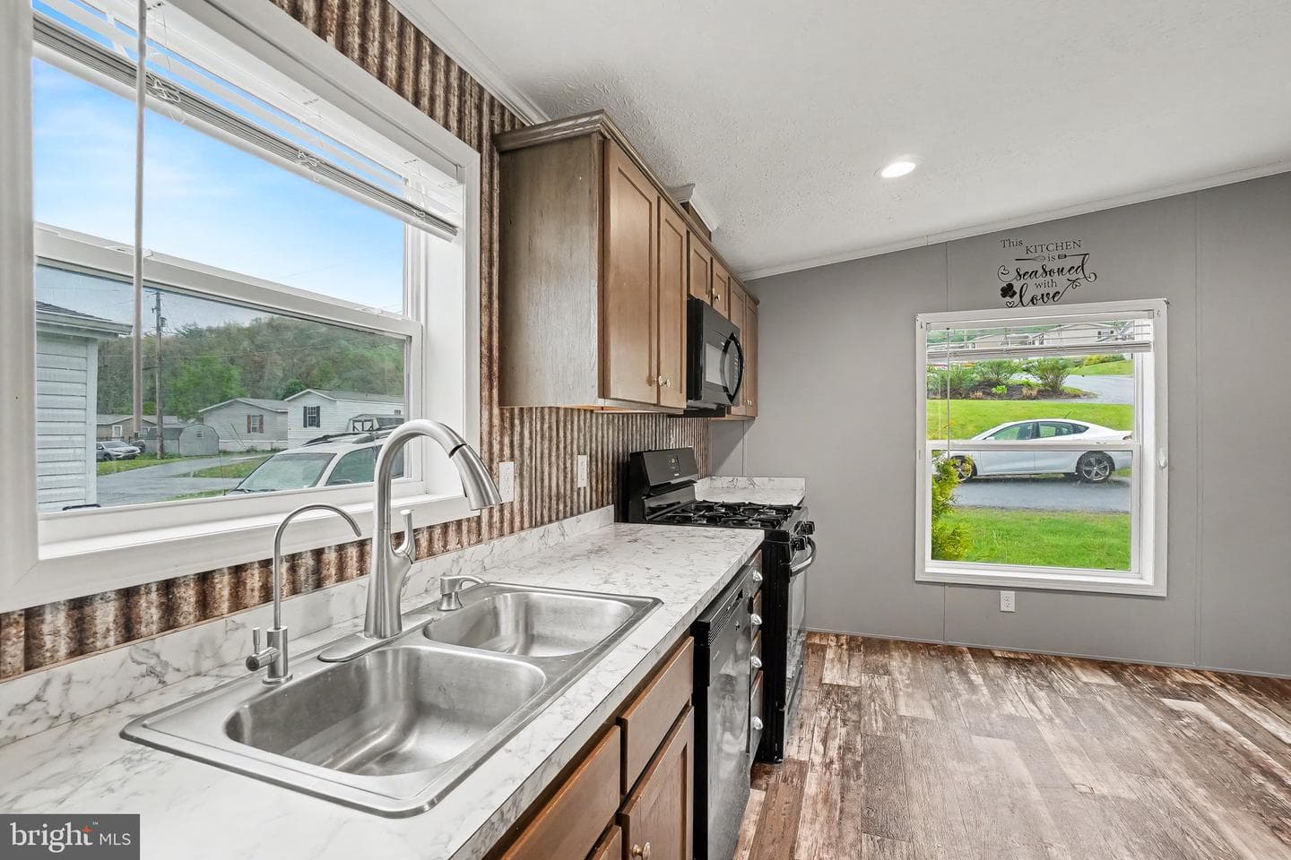 13 Frieden Manor photo 5