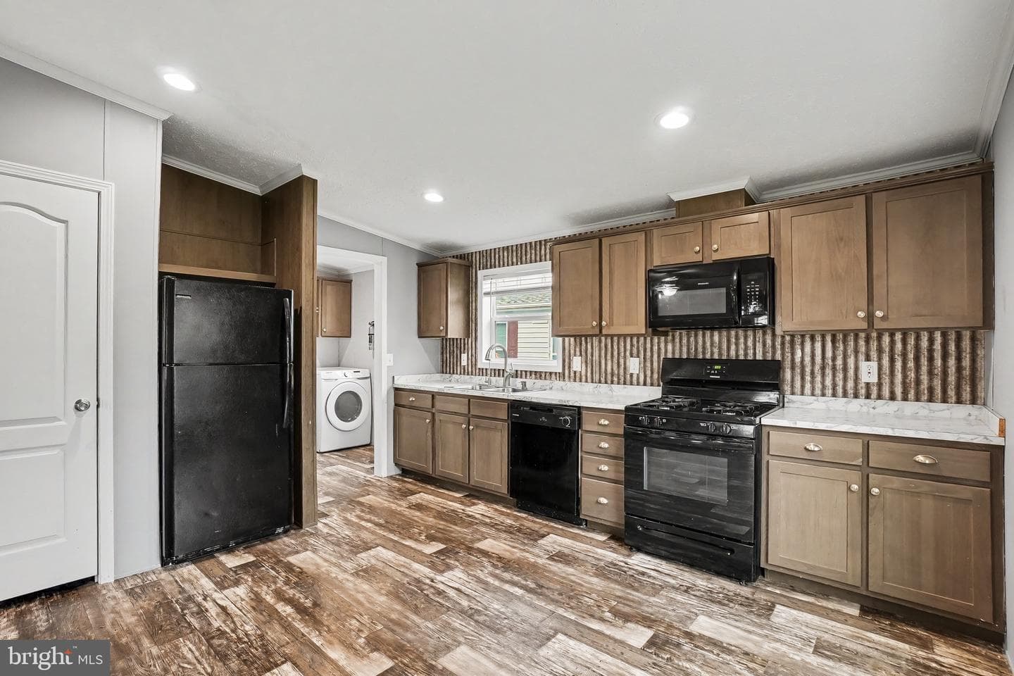 13 Frieden Manor photo 7