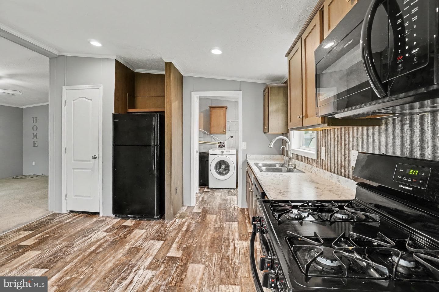 13 Frieden Manor photo 8