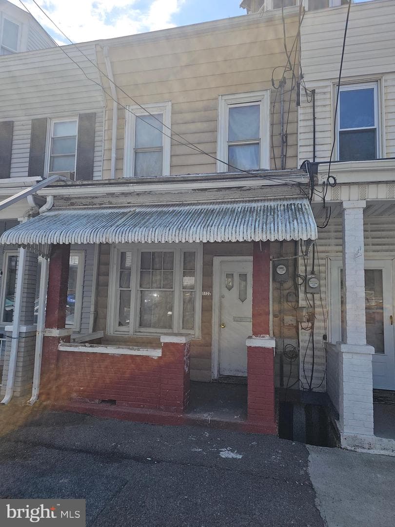 1122 E Centre St photo 3