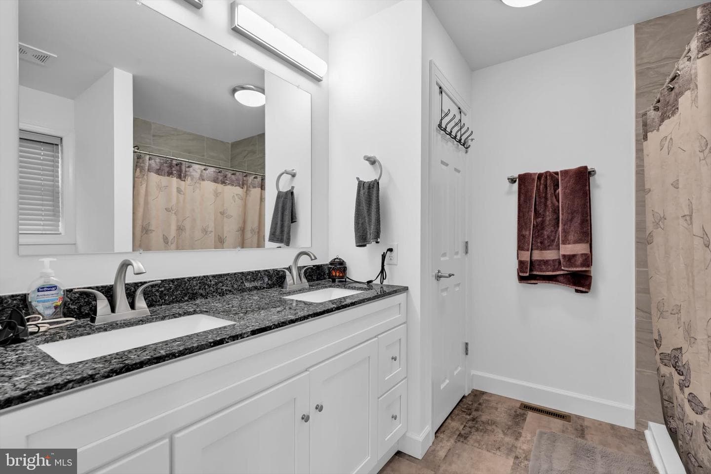 308 Oak Hill Street photo 18