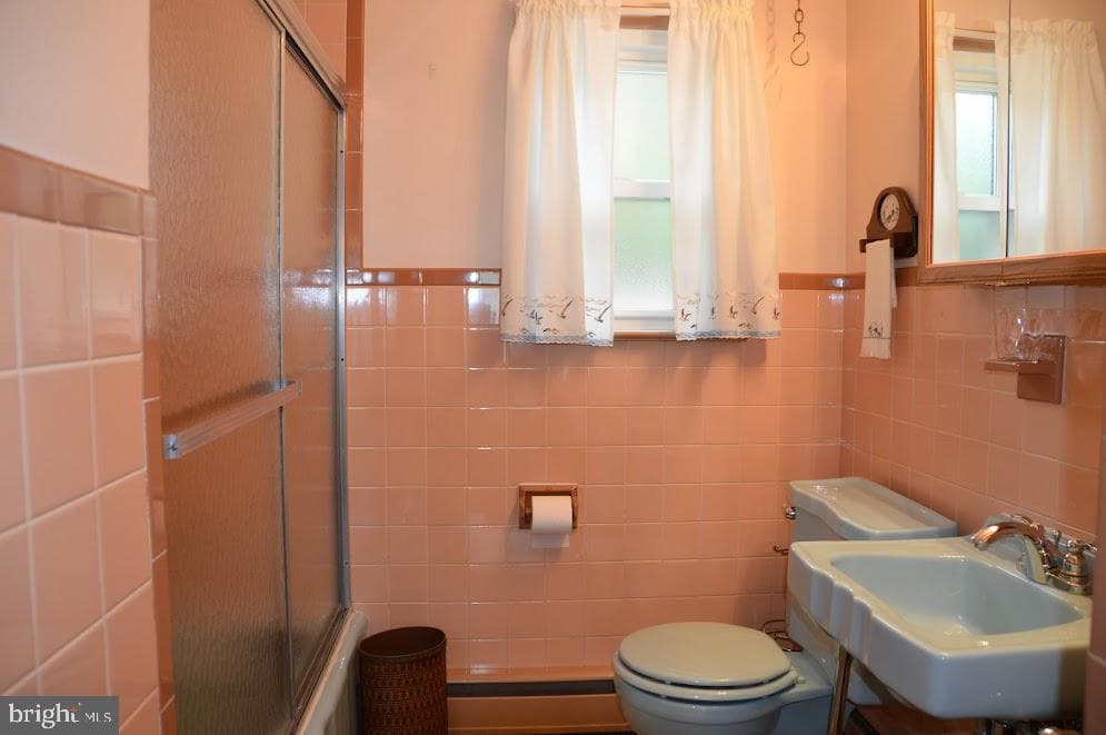 1825 2nd Ave photo 17