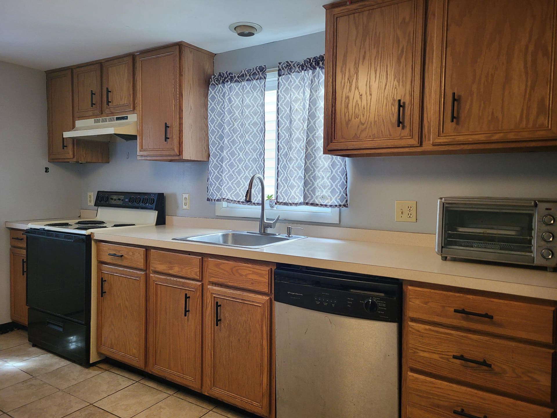 250 Van Gelder Street photo 14