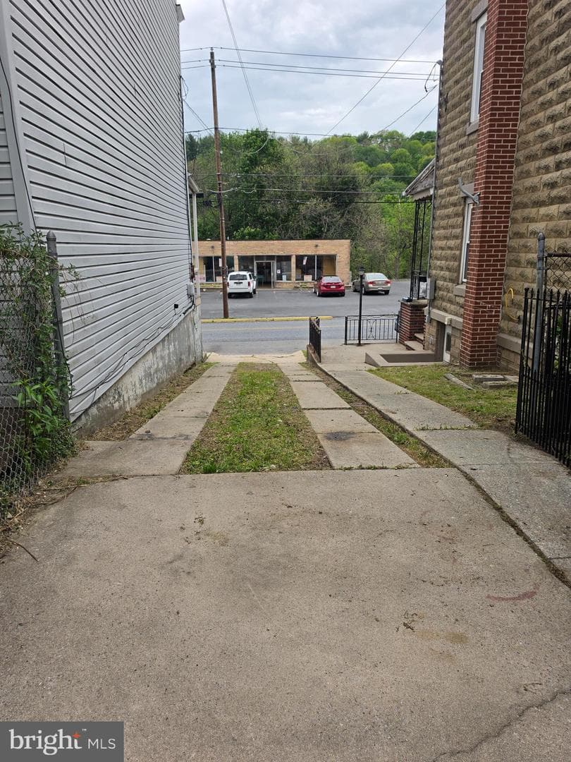 130 E Bacon Street photo 27