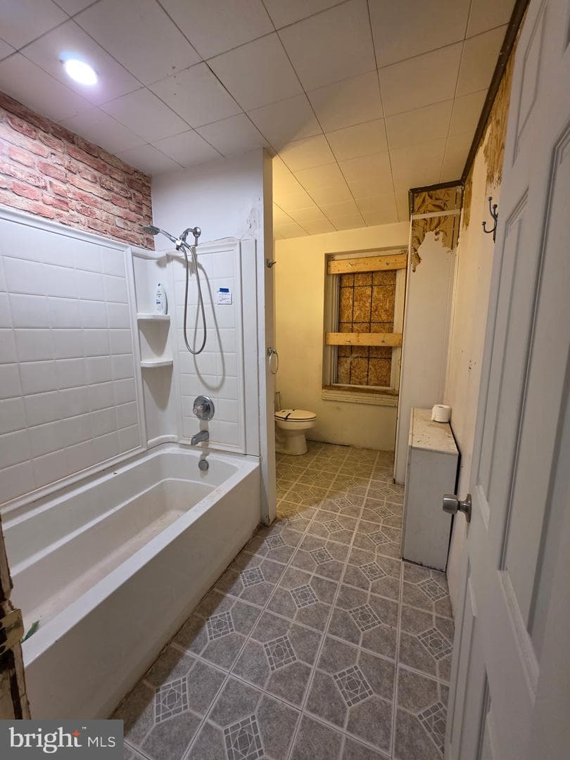 130 E Bacon Street photo 3
