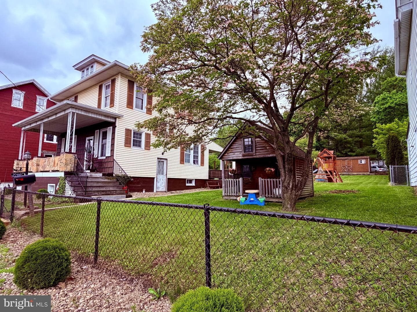 1131 E Grand Avenue