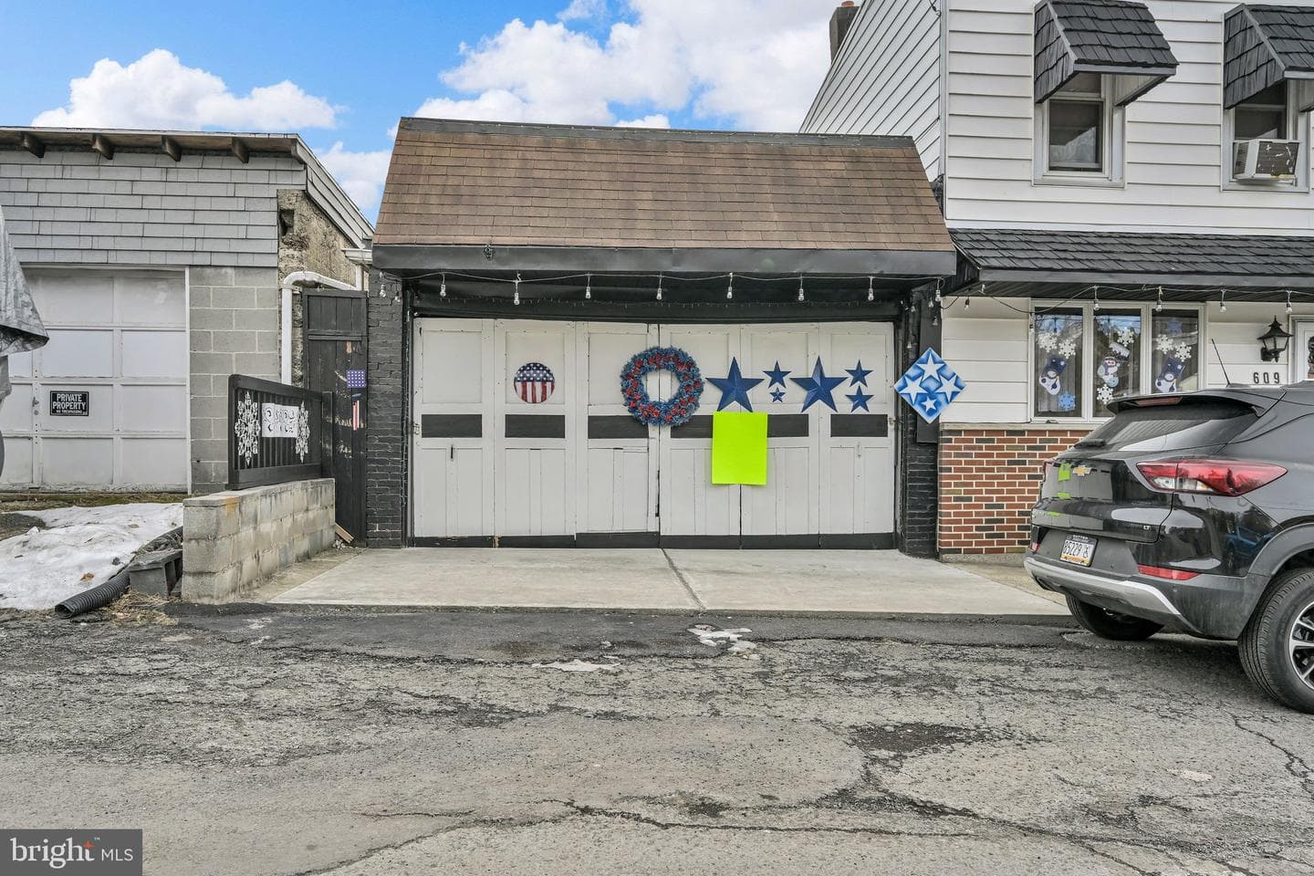 604 Fairview Street photo 3