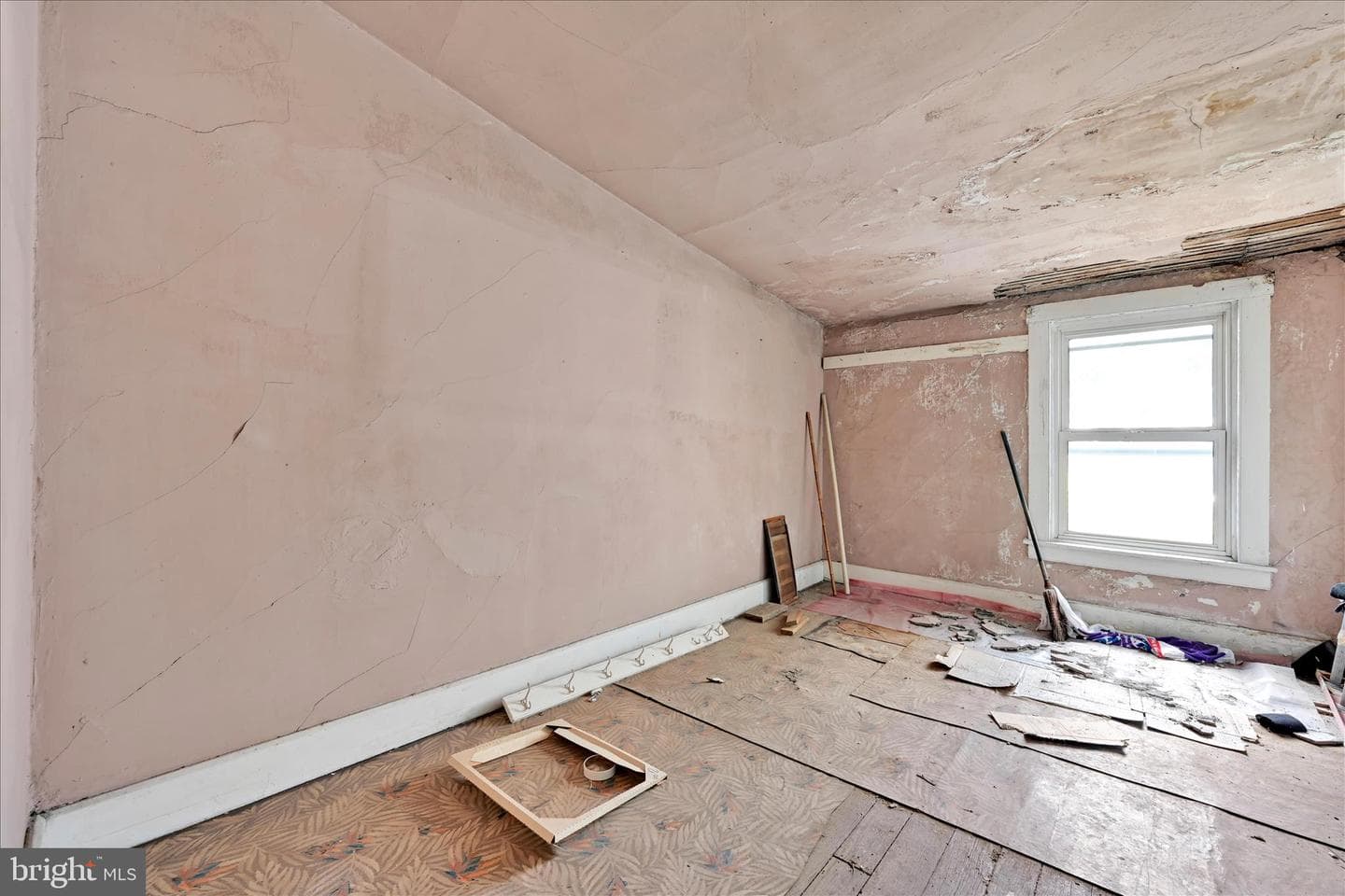 527 W Mahanoy Street photo 9