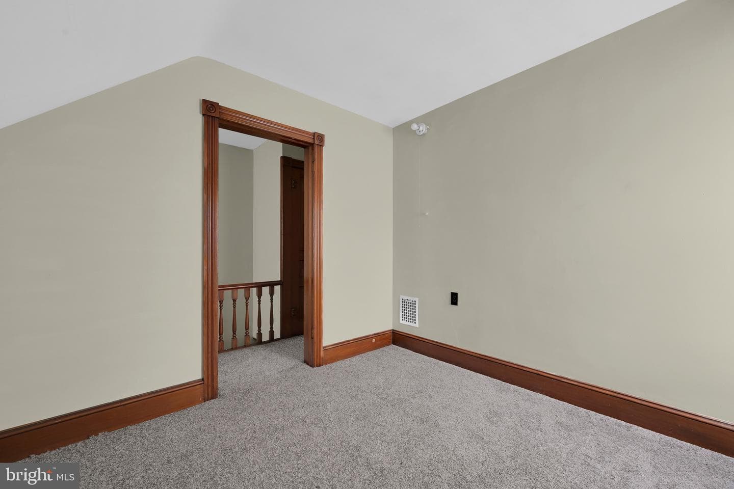33 Avenue A photo 19