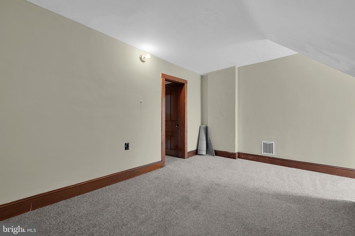 33 Avenue A photo 21