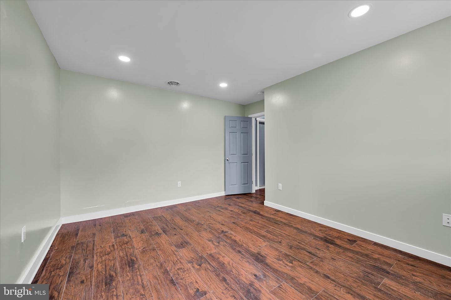 366 Valley St photo 15