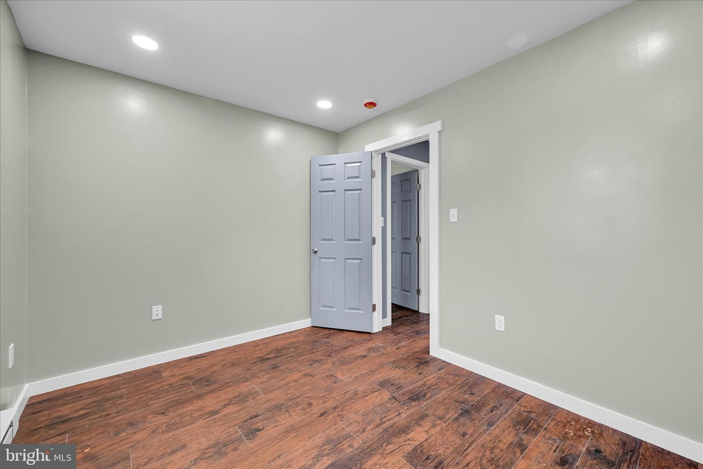 366 Valley St photo 18