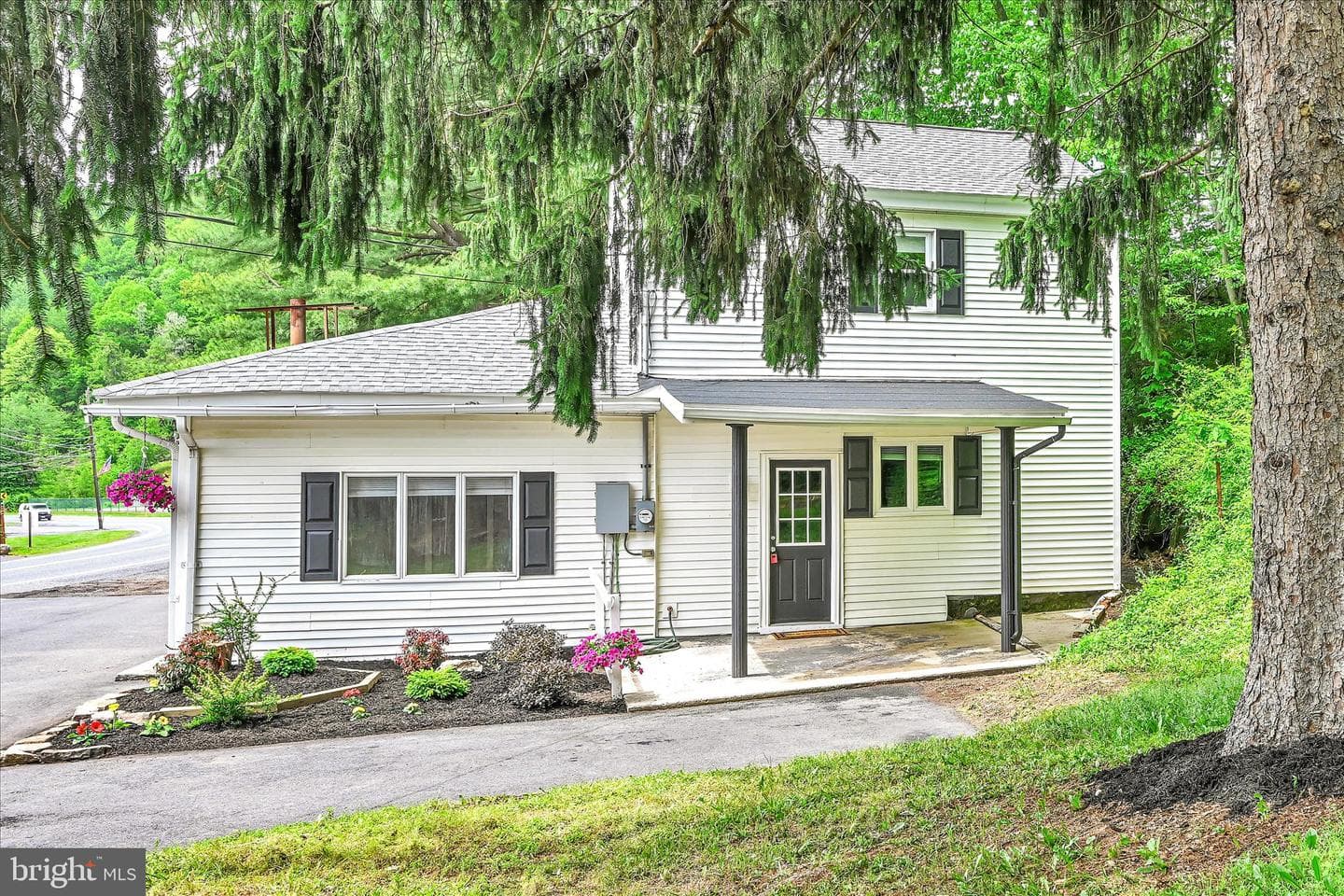 366 Valley St photo 22