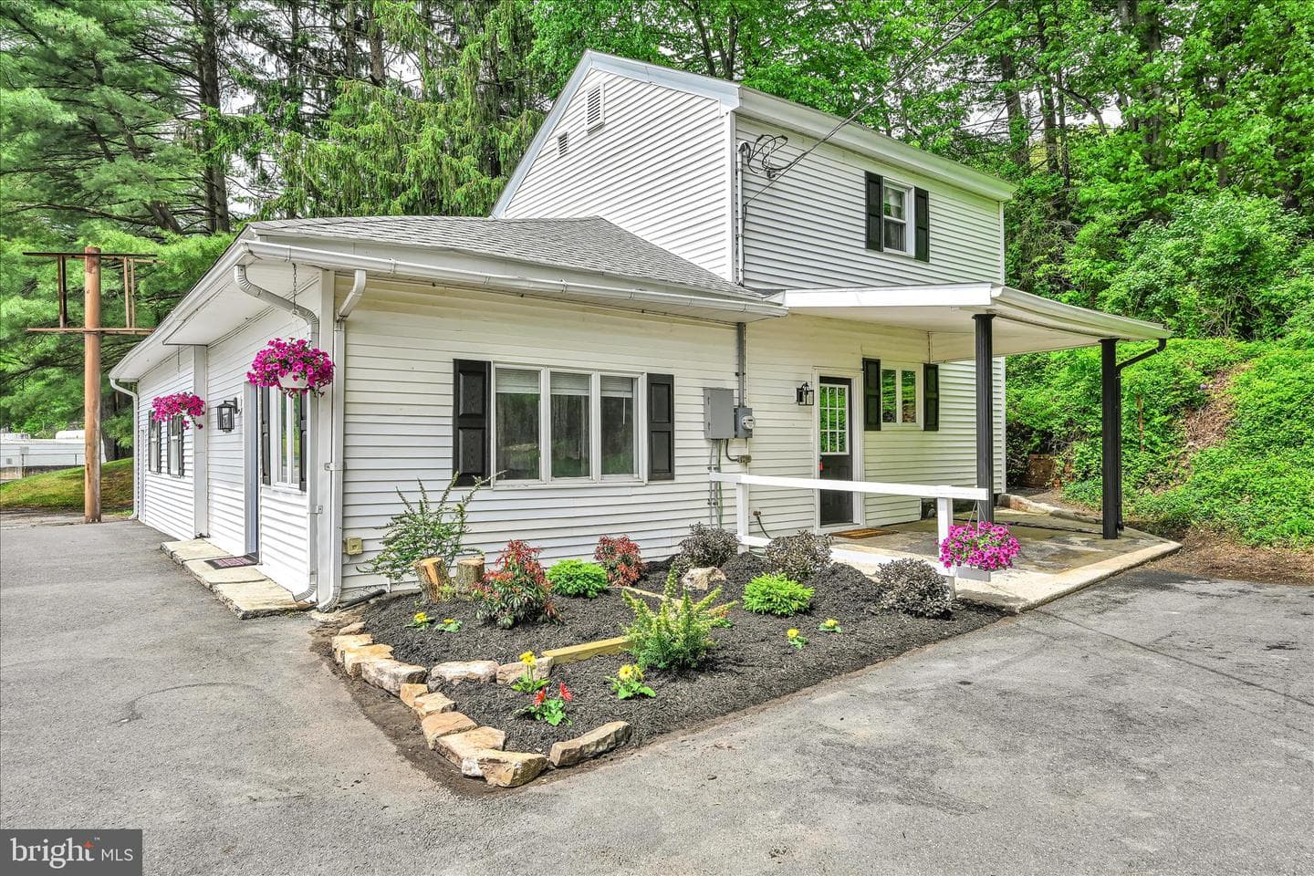 366 Valley St photo 3