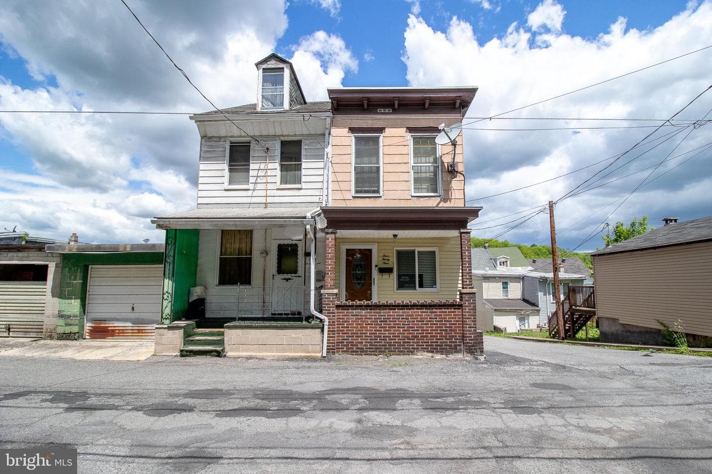 439 E South St