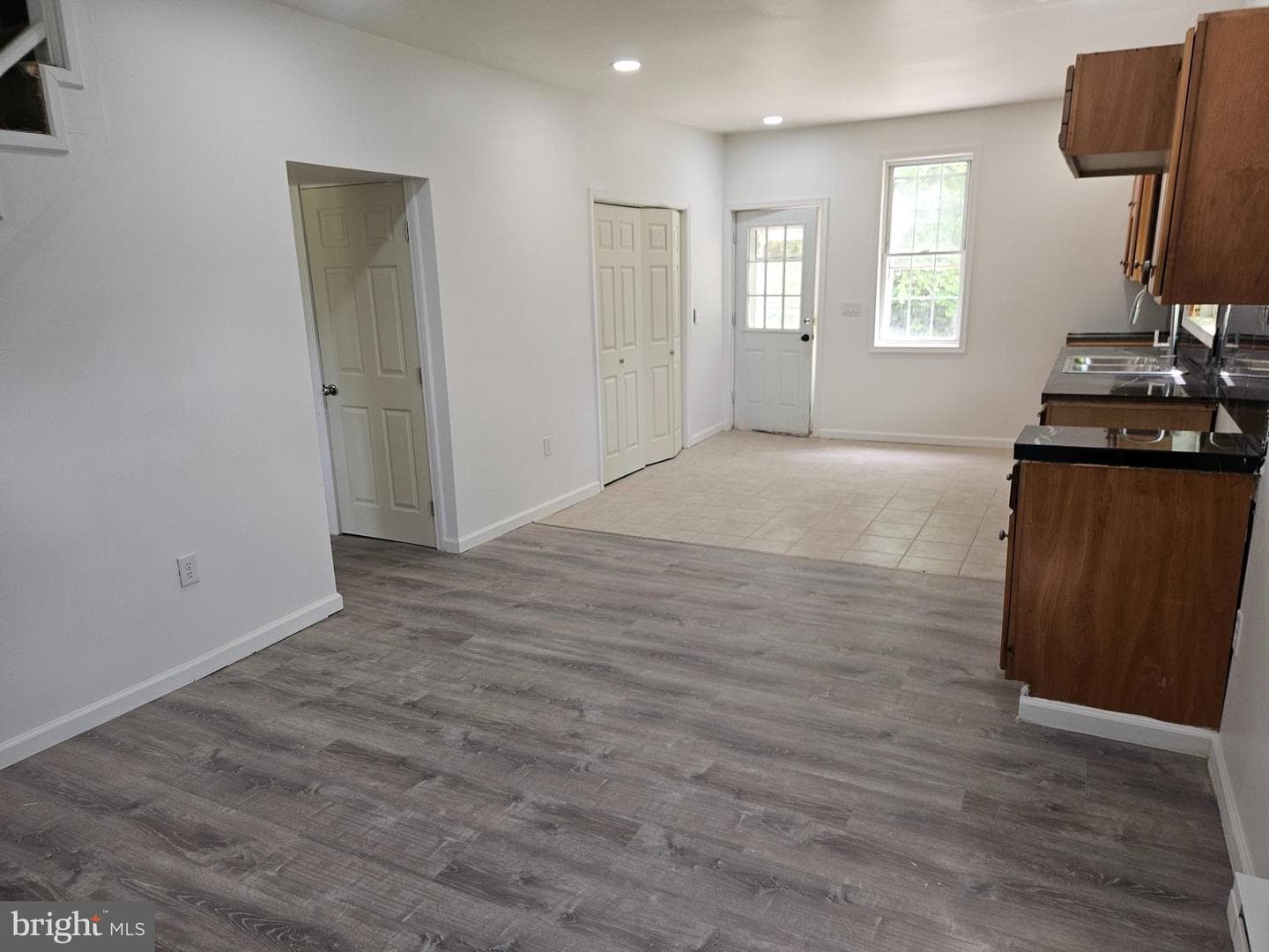 689 Barnesville Drive photo 3
