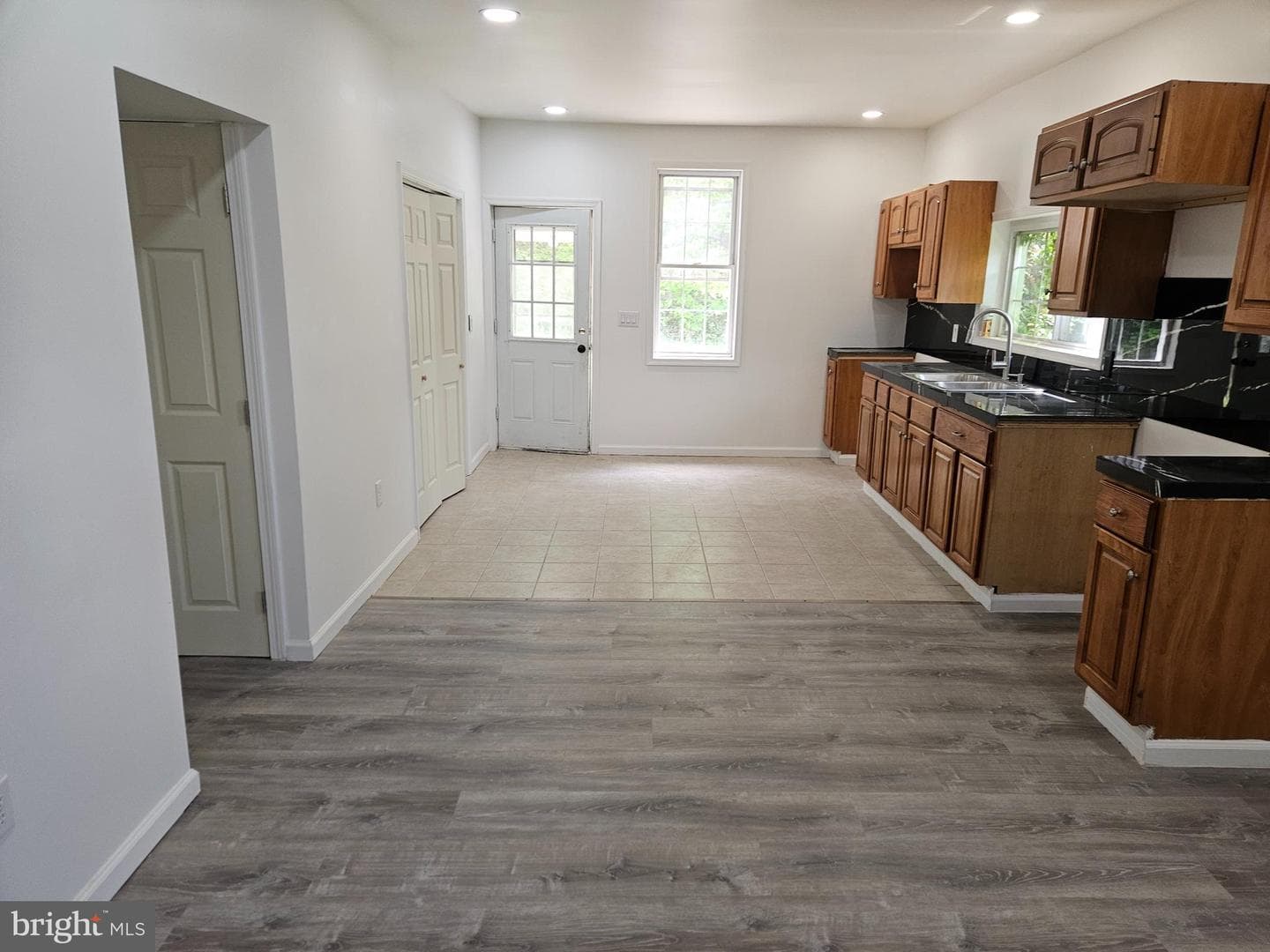689 Barnesville Drive photo 4
