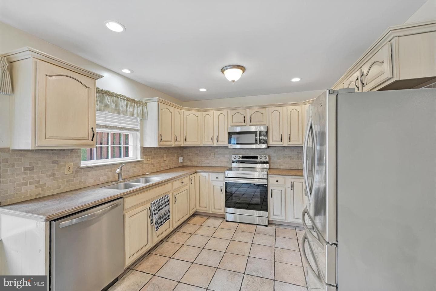 526 Lantern Green Way photo 6