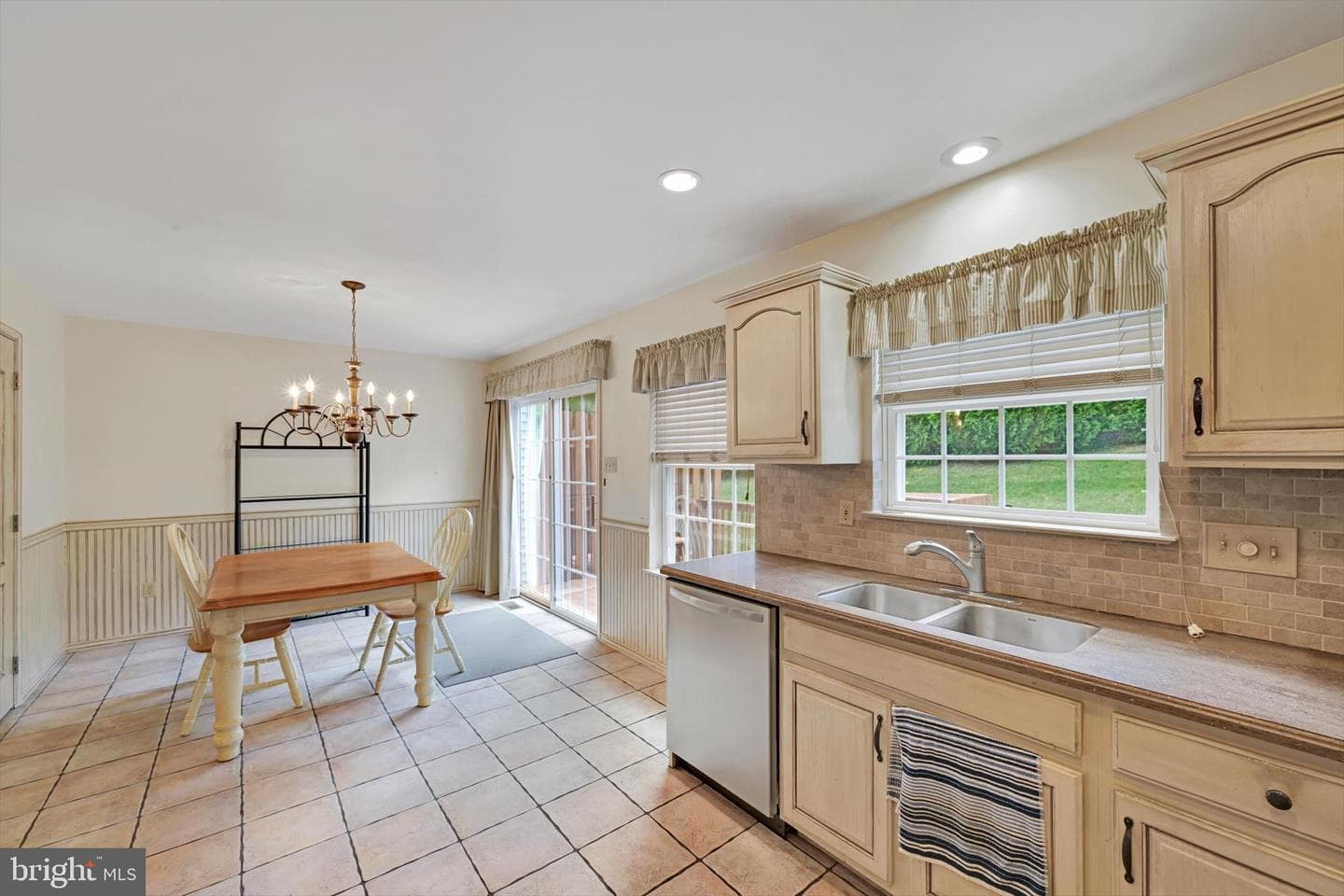 526 Lantern Green Way photo 8