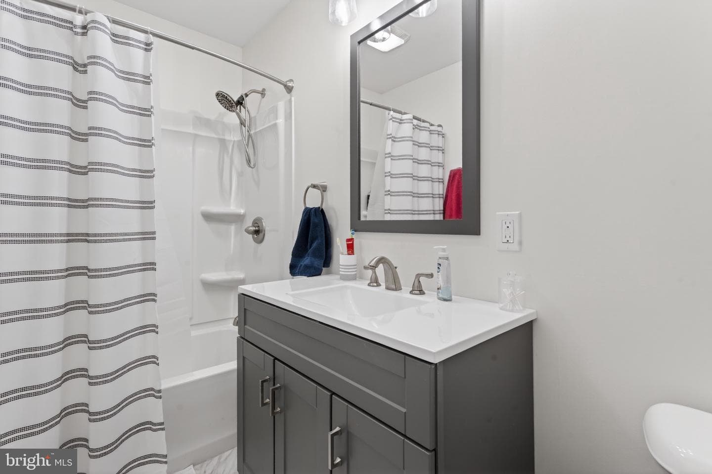 161 Avenue C photo 33