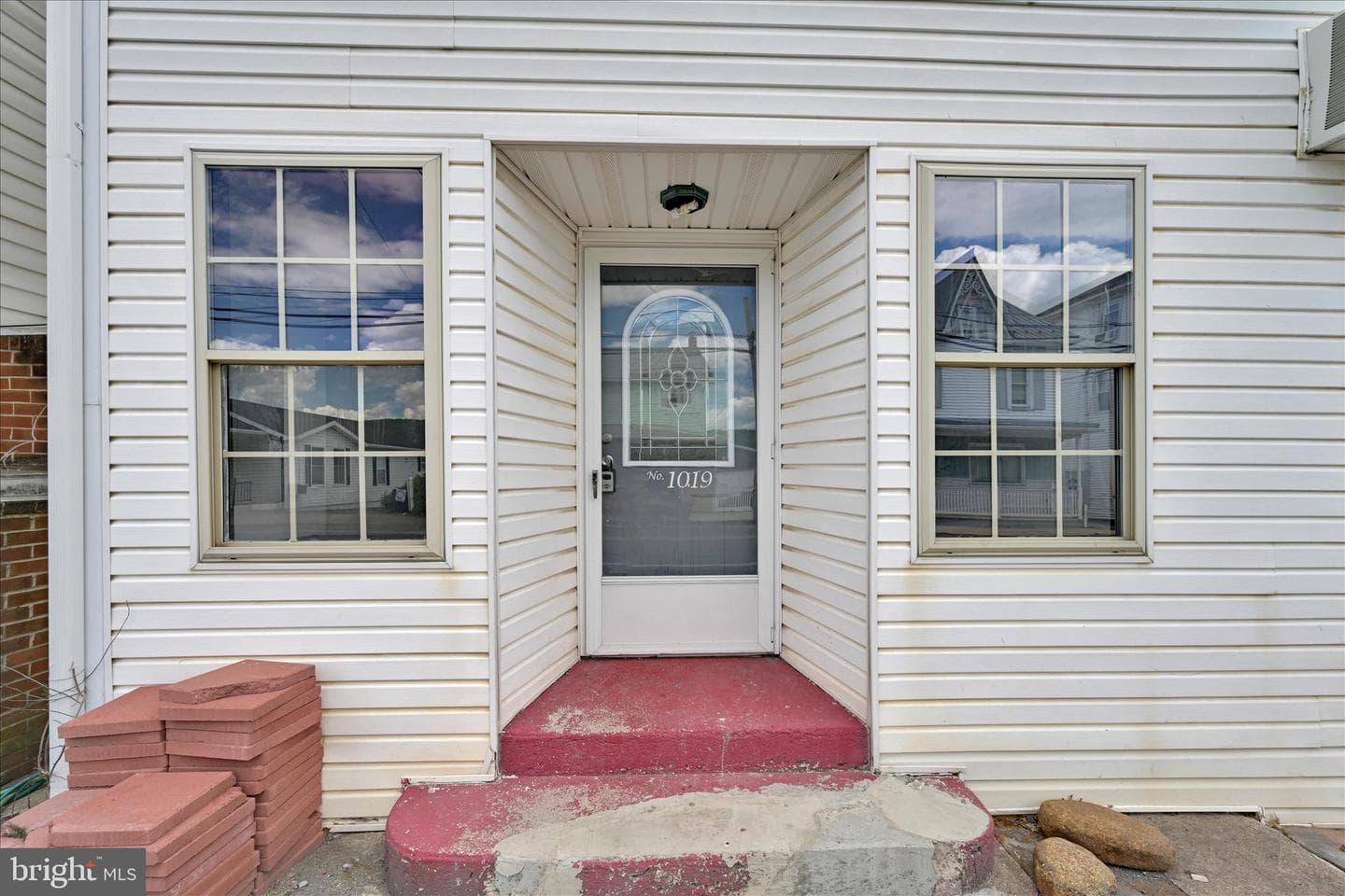 1019 W Main Street photo 7