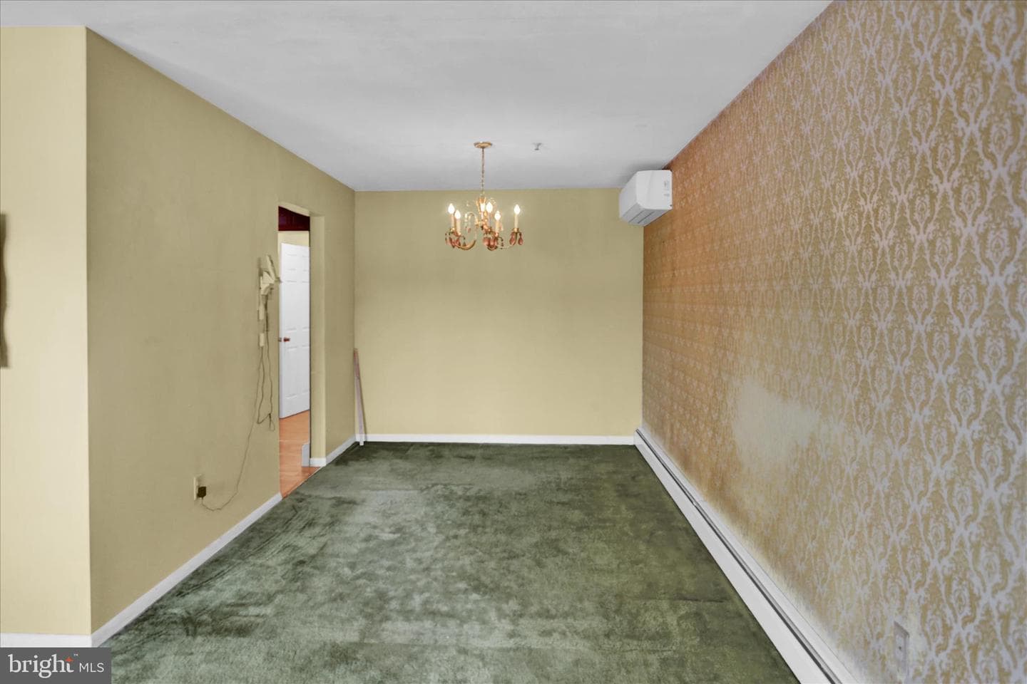 512 W Nicholas Street photo 10