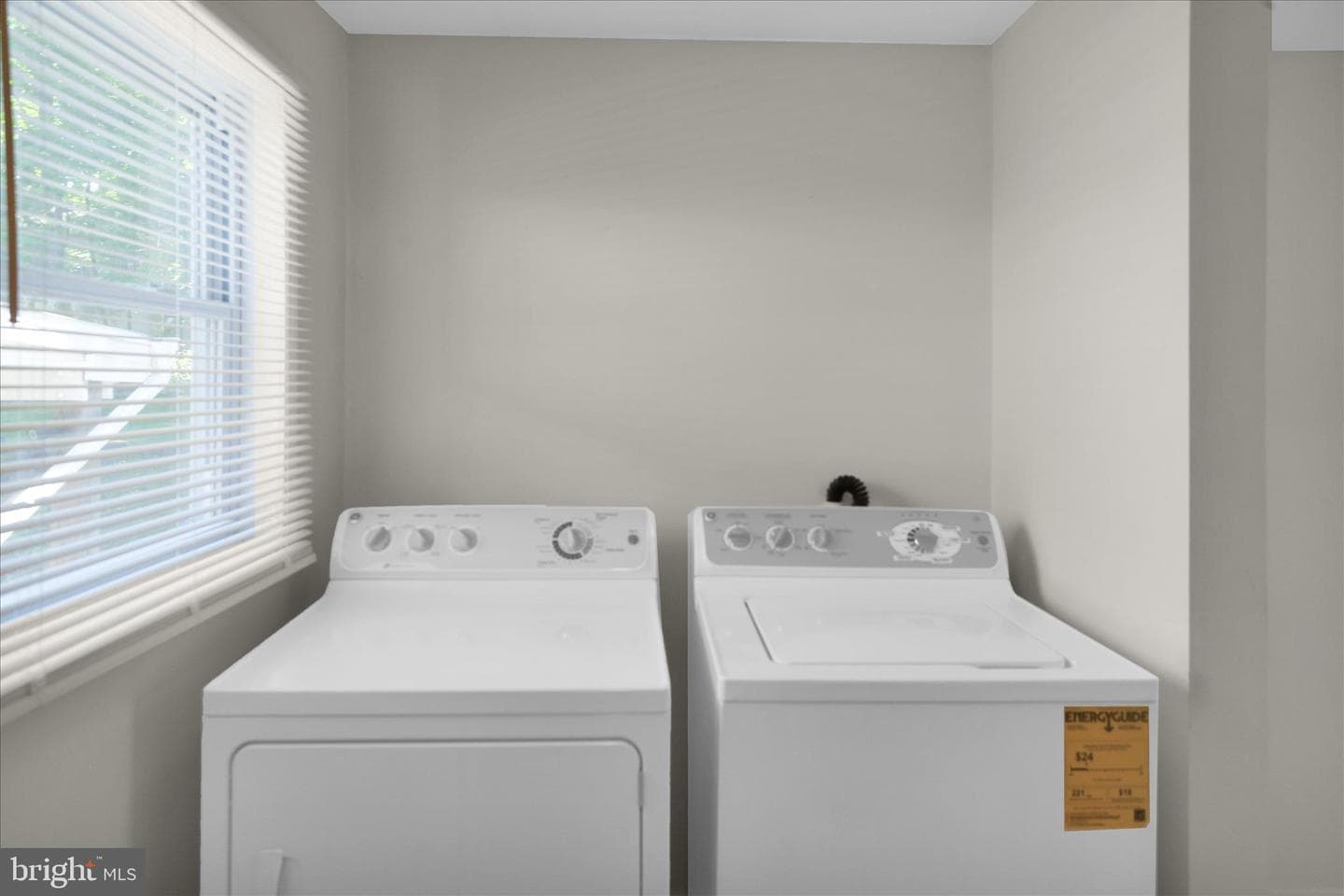 512 W Nicholas Street photo 16