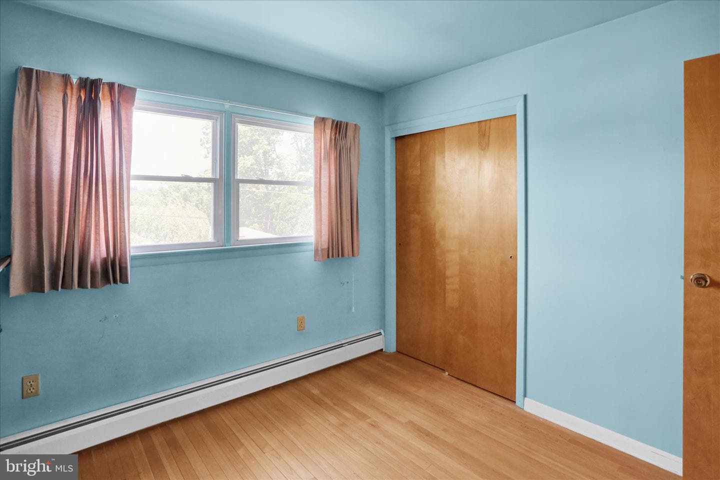 512 W Nicholas Street photo 17