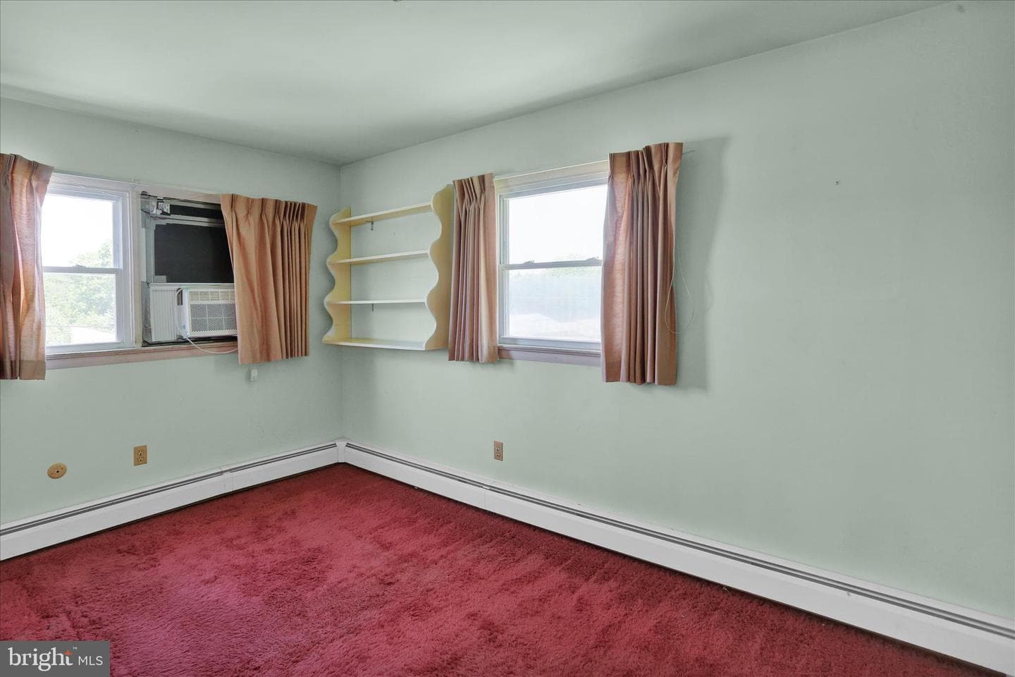 512 W Nicholas Street photo 20