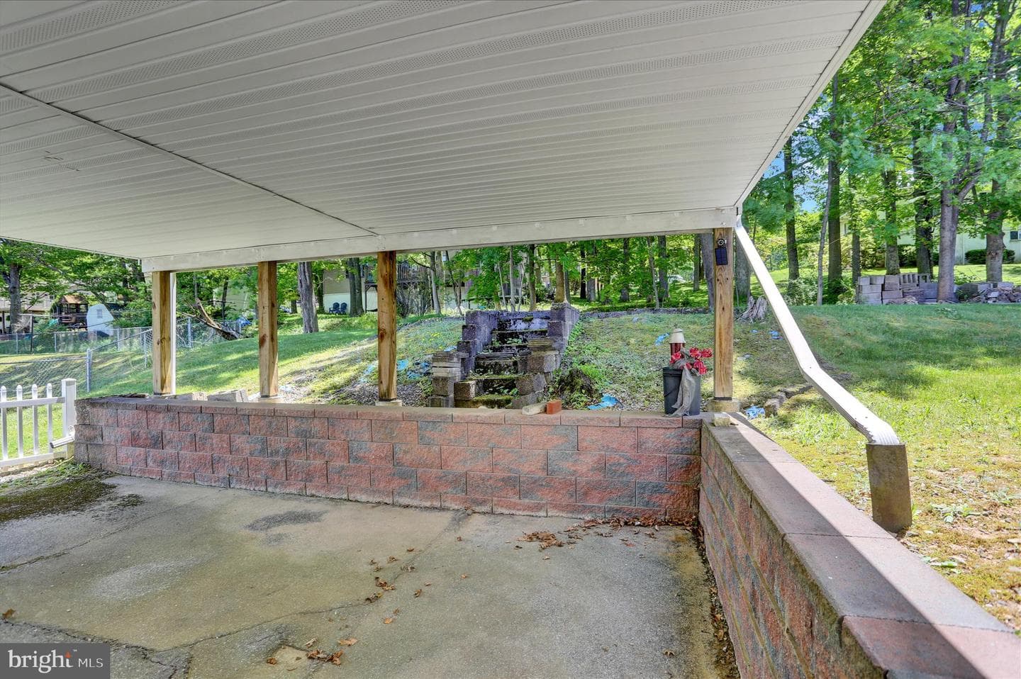 512 W Nicholas Street photo 21