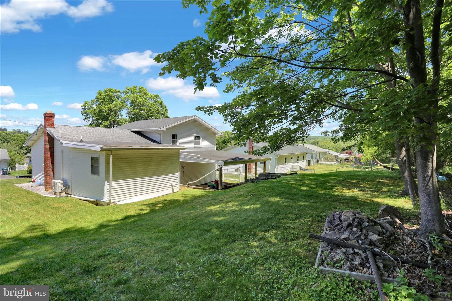 512 W Nicholas Street photo 23